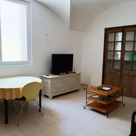 Dans Maison De Maitre, Appartement Independant. Montfrin Extérieur photo