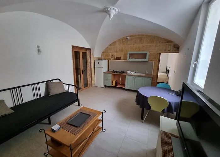 Dans Maison De Maitre, Appartement Independant.