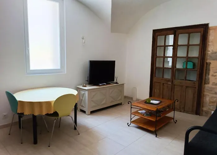 Dans Maison De Maitre, Appartement Independant.