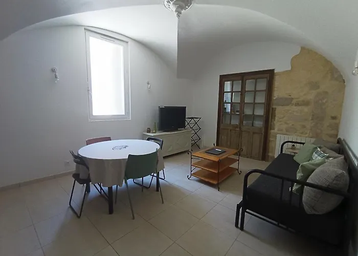 Dans Maison De Maitre, Appartement Independant.