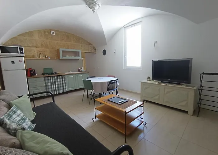 Dans Maison De Maitre, Appartement Independant.