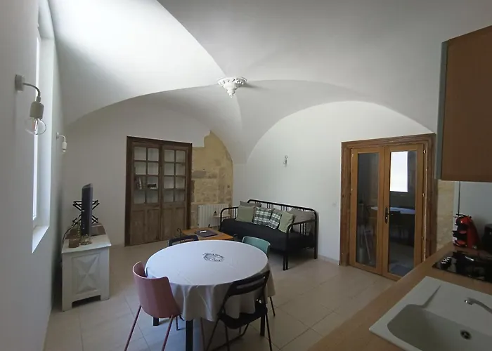 Dans Maison De Maitre, Appartement Independant.