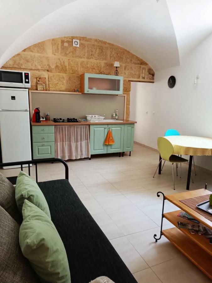 Dans Maison De Maitre, Independant. Appartement